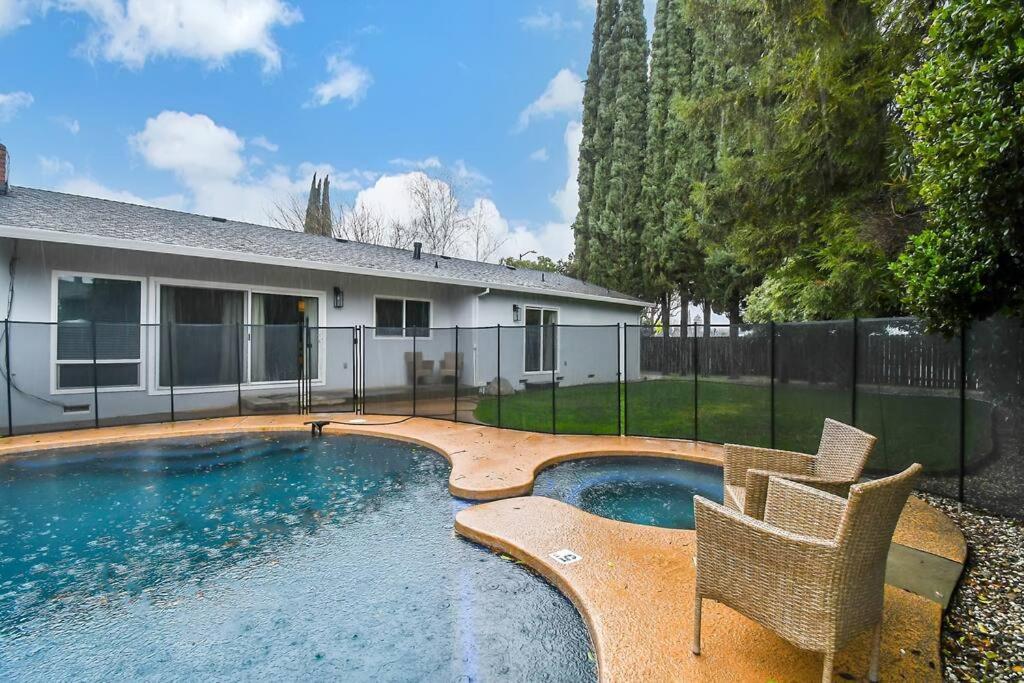 The Charming Home With A Pool Юба-Сити Экстерьер фото